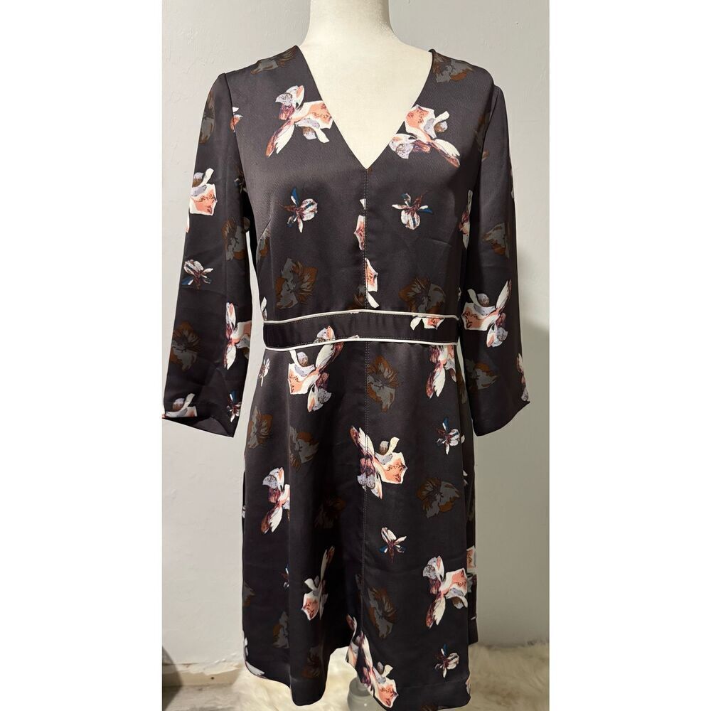 Banana Republic floral v neck fit flare gray pink floral print 6